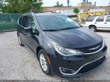  Salvage Chrysler Pacifica