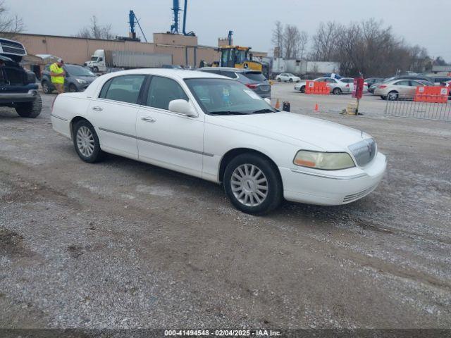  Salvage Lincoln Towncar