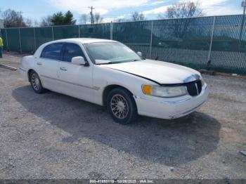  Salvage Lincoln Towncar