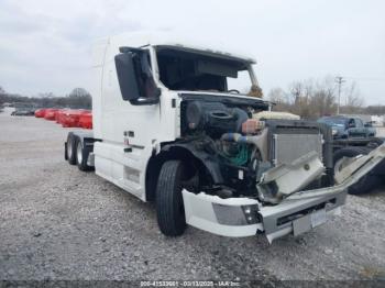  Salvage Volvo Vn