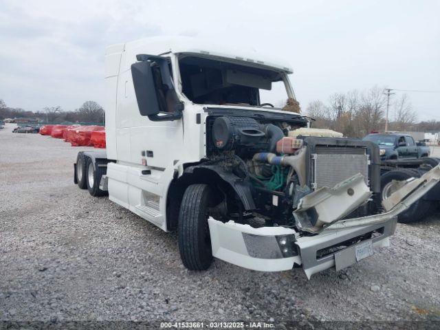  Salvage Volvo Vn