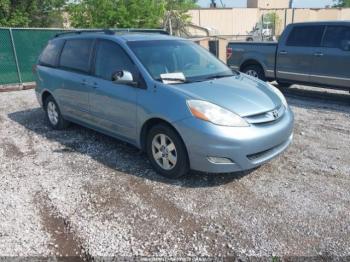  Salvage Toyota Sienna