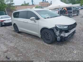  Salvage Chrysler Pacifica