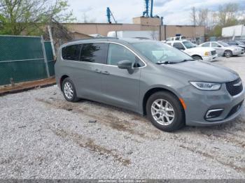  Salvage Chrysler Pacifica
