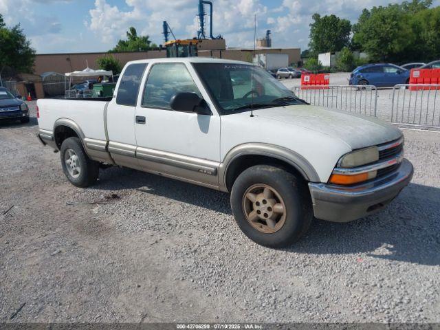  Salvage Chevrolet S-10
