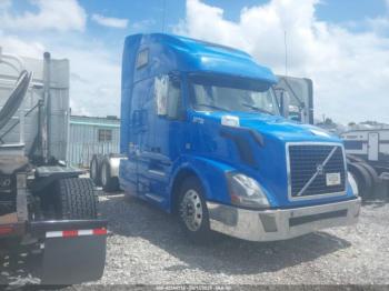  Salvage Volvo Vnl