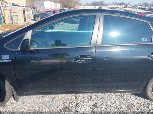 Toyota Prius Image 11