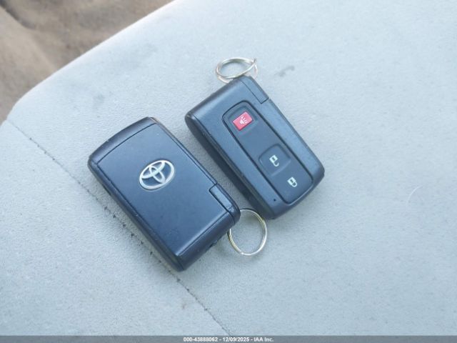 Toyota Prius Image 10