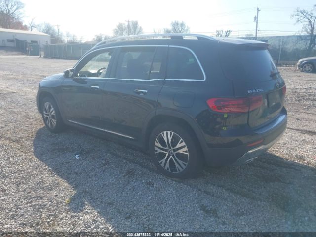 Mercedes-Benz GLB Image 14