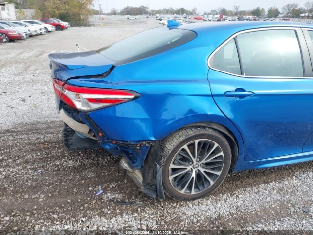 Toyota Camry Se Image 9