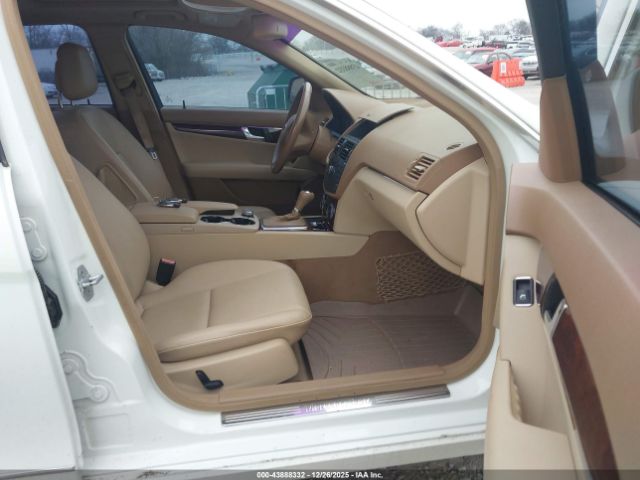 Mercedes-Benz C-Class Luxury 4matic Image 9