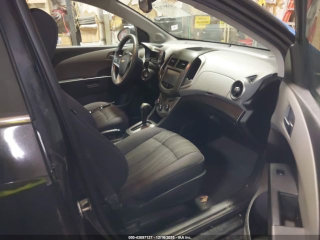 Chevrolet Sonic Lt Auto Image 4