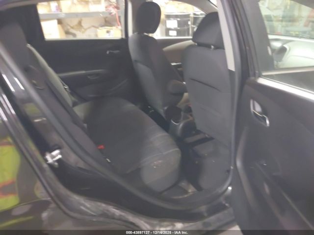 Chevrolet Sonic Lt Auto Image 9